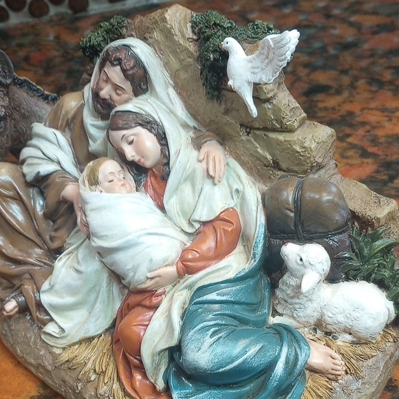 Nativity Scene Figurine with Multicolor Design - Picture 4 of 9